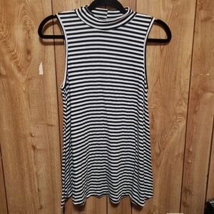 White/Black Back Striped Mock Neck Sleeveless Top Size Medium A-line BCX